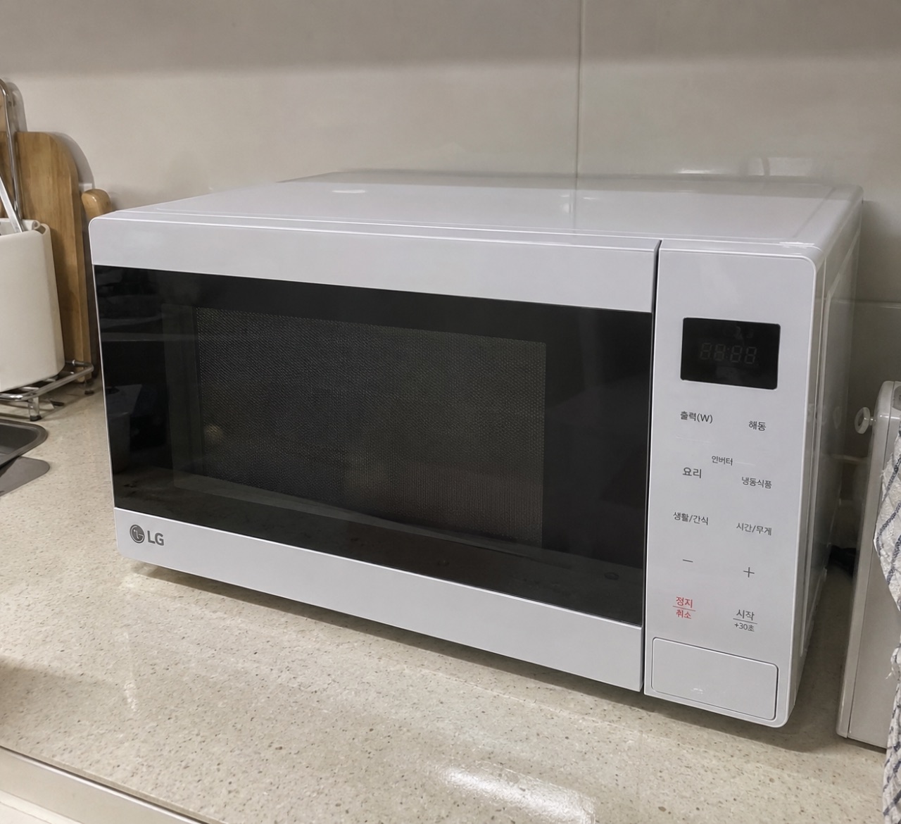 LG mikroto‘lqinli pech, yaxshi holatda