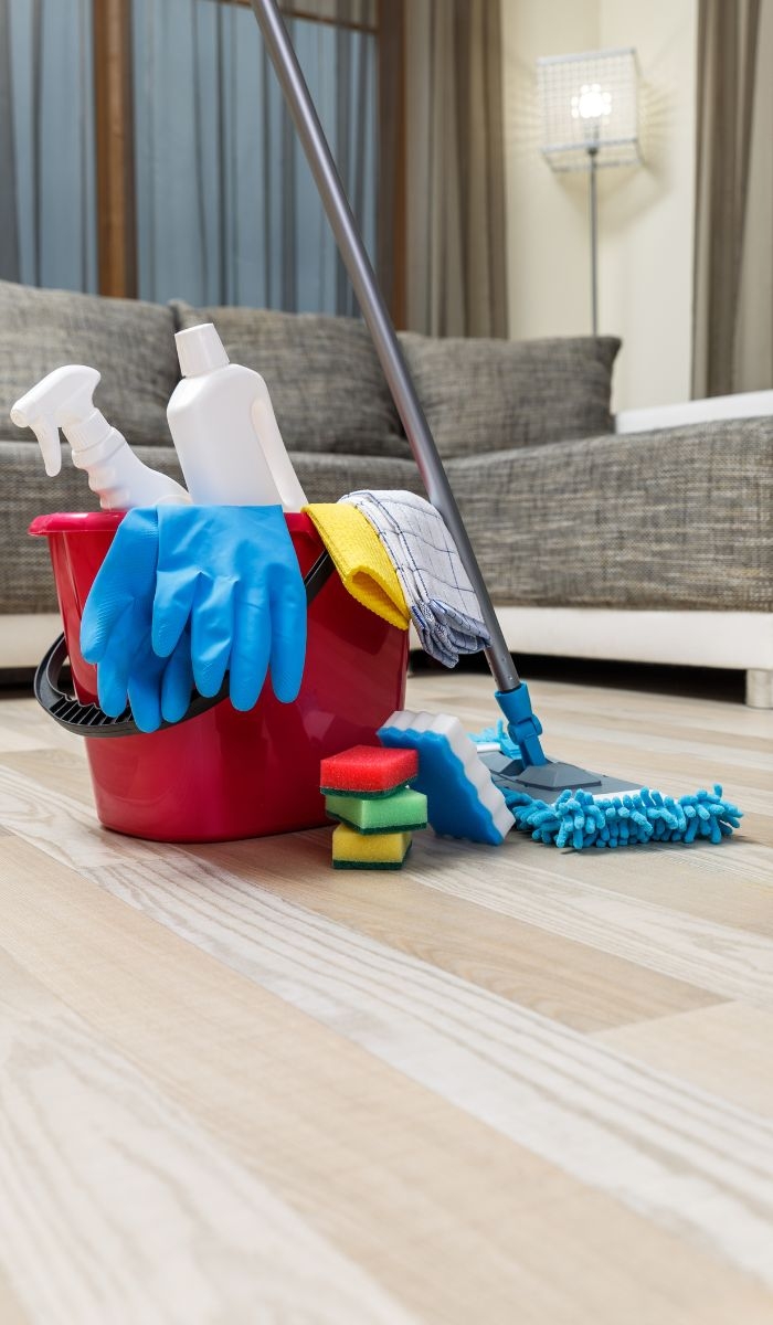 What is the significance of a 100% satisfaction guarantee in cleaning services?
