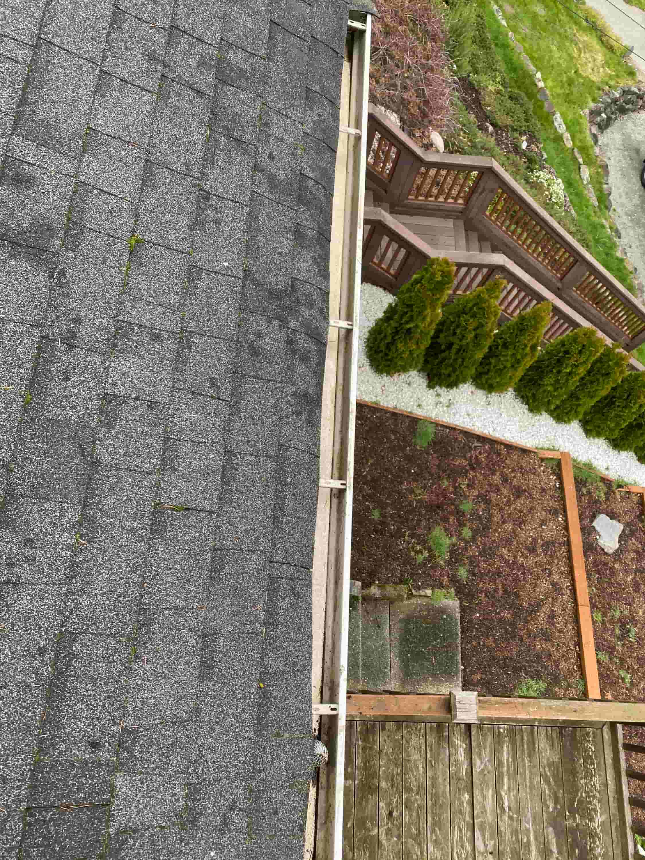 how to clean gutters quickly