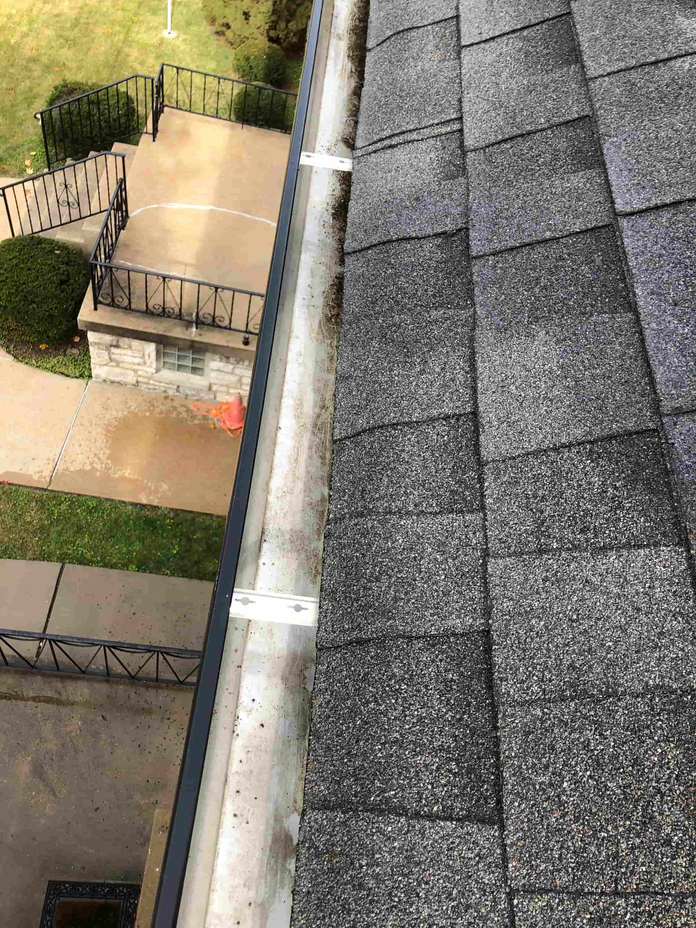 easy ways to clean gutters