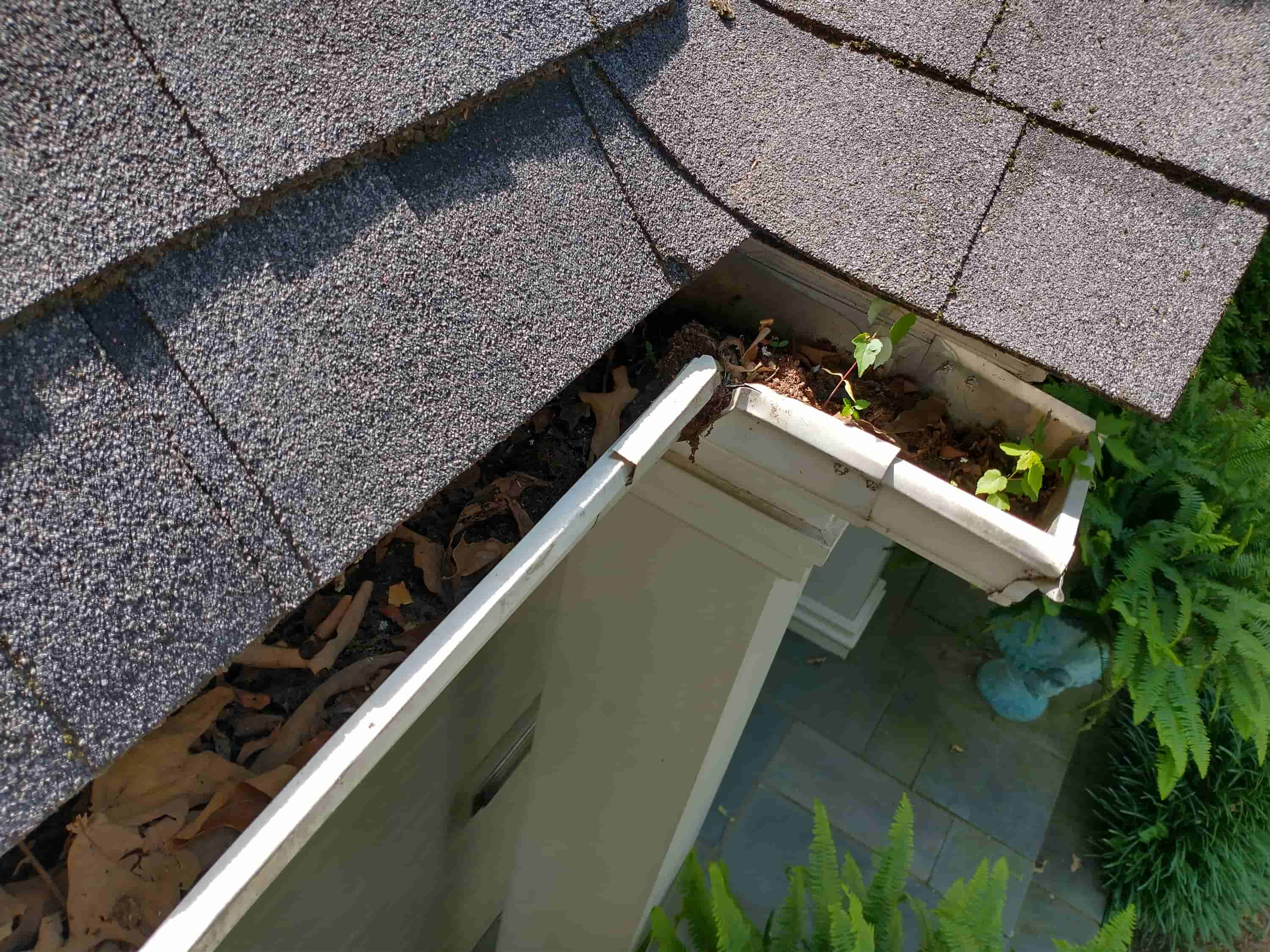 how to unclog gutters