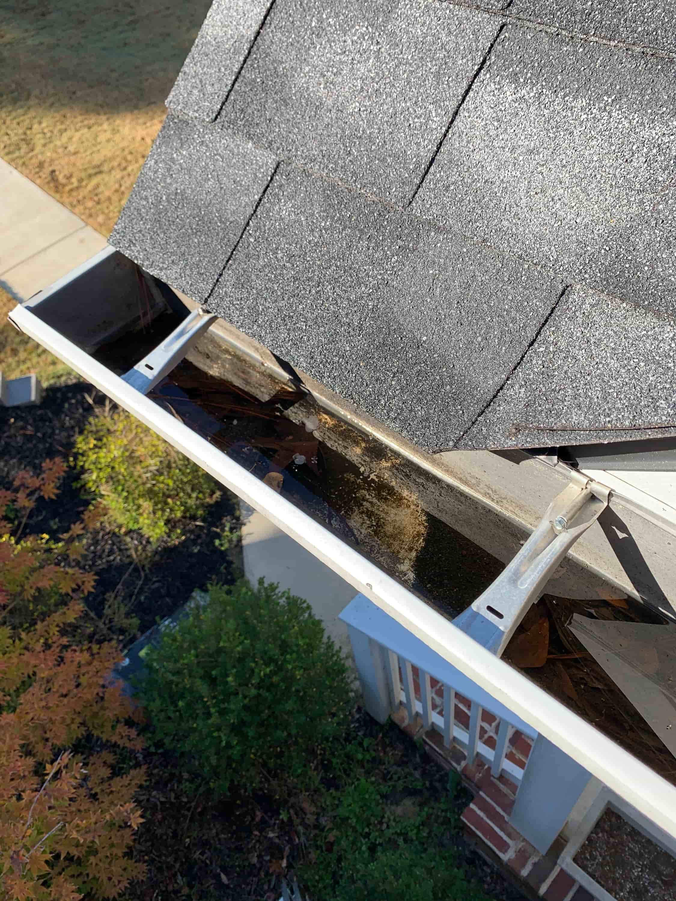 how to clean eavestroughs