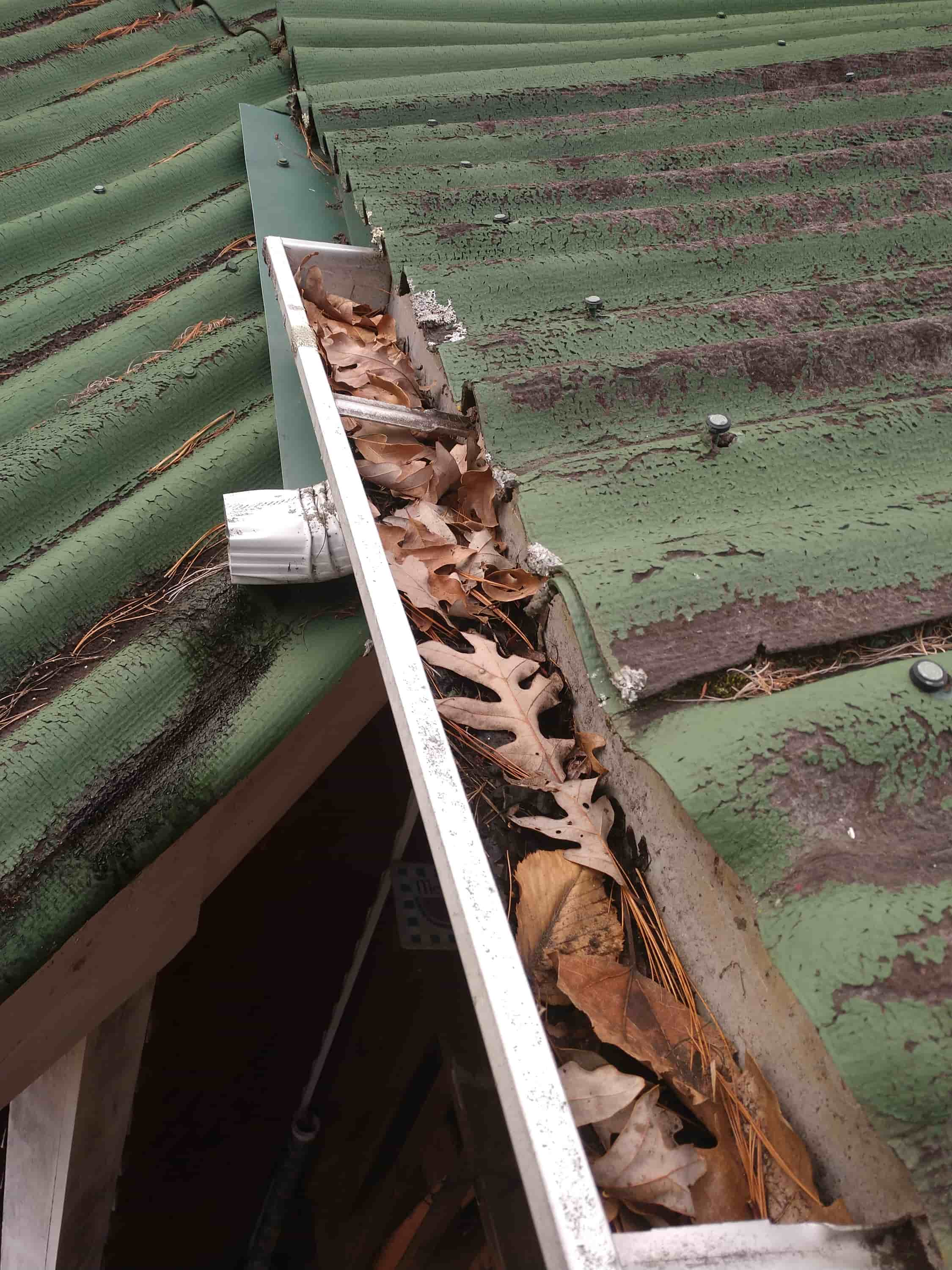 cleaning eavestrough