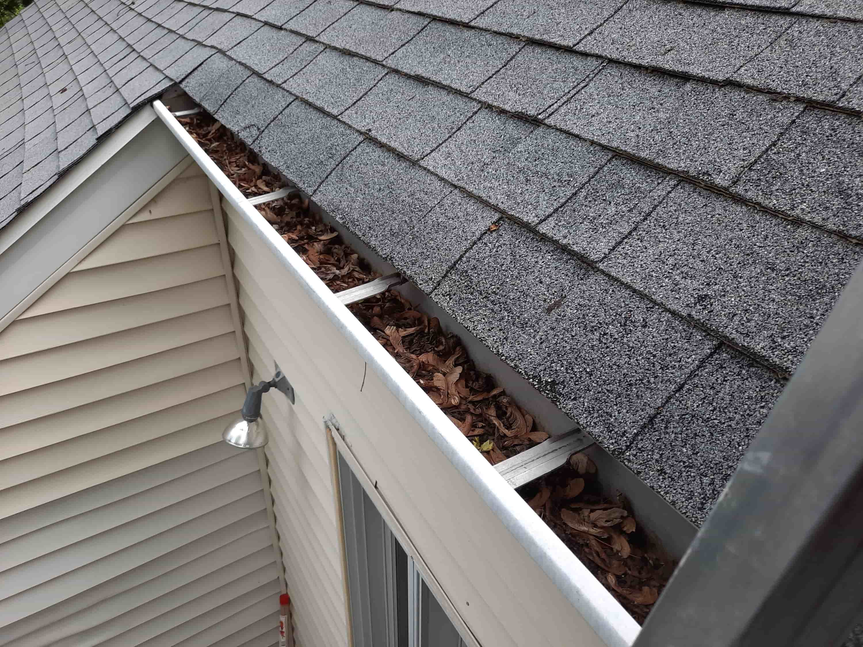 cleaning gutter downspouts