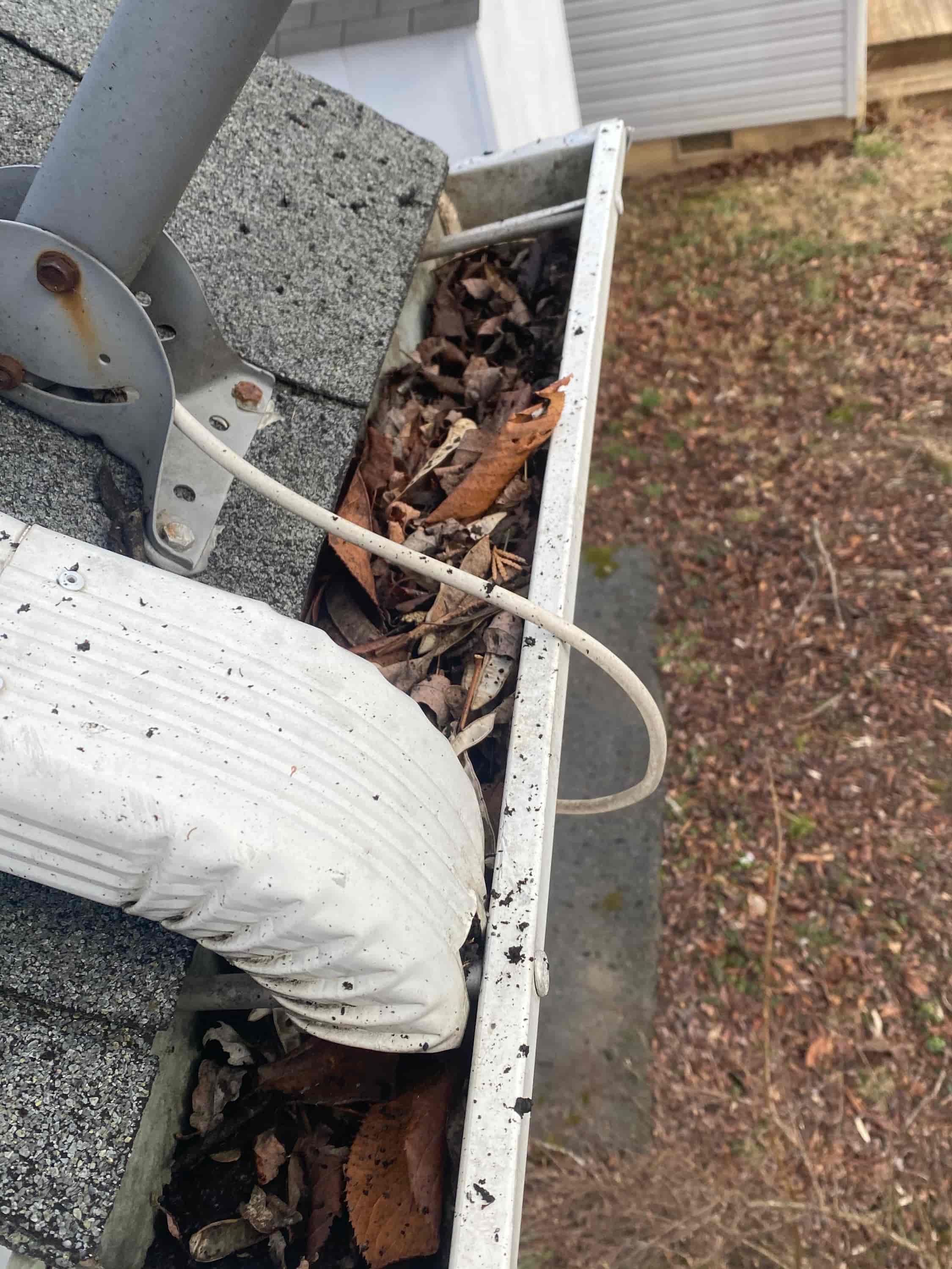 cleaning eaves of roof