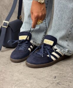 Summer Shoe Trends, Sneakers With Blue, Spring Summer Shoes, Sneakers For Women Outfit, Aesthetic Shoes For Women, Fun Sneakers