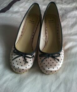 Best Shoes To Wear, Sneakers Aesthetic Vintage, Close Toed Summer Shoes, Cute Slip On Shoes, Cool Flats, 2000s Shoes Aesthetic