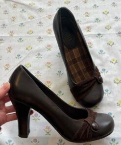 Old Fashioned High Heels, Shoes 2000s Style, Shoes Worn In The 2000s, 2000s Style Heels, 2000 Accessories, Shoes 2000s, 2000 Heels