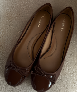 Shoes For Dresses, Shoes For Women, Brown Coquette, Shoes Brown, Cute Professional Outfits, Robe Tendance, Chic Shoes, Girly Shoes, Brown Flats
