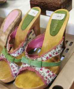 Thrifted Heels, Cute Vintage Shoes, Whimsical Thrift Finds, Vintage Clog Heels, Cute Shoes To Get, Vintage Heels Aesthetic, Colorful Vintage Footwear