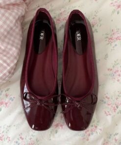 Flats Shoes Aesthetic, Aesthetic Flats, Aesthetic Flat Shoes, Dark Red Flats, Cherry Red Ballet Flats, Flats Coquette, Cherry Red Flats