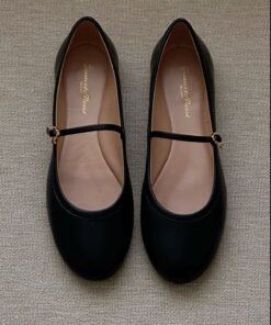 Pretty Sandals, Shoes Heels Classy, Classy Shoes, Shoes Outfit Fashion, Heels Classy, Fancy Shoes, Mary Jane Shoes Flat, Aesthetic Shoes, Girly Shoes