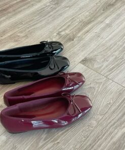 Luxury Feminine Flats, Cute Flats Aesthetic, Cute Pink Flat Sneakers, Flats Shoes Aesthetic, Laufey Flats, Aesthetic Flat Shoes, Flats Aesthetic