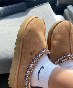 Uggs Inspo, Brown Tazmans, Ugg Tasman Socks, What Socks To Wear With Ugg Tasman, Ugg Tasman Slippers Aesthetic
