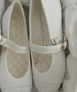 Dr Shoes, Pretty Shoes Sneakers, Shoes Heels Classy, Shoe Wishlist, Shoes Outfit Fashion, Heels Classy, Fancy Shoes, Aesthetic Shoes, Girly Shoes