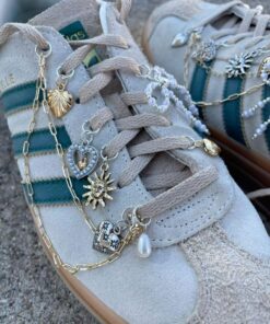 Dr Shoes, Xoxo Jewelry, Adidas Schuhe, Sopot, Shoe Inspo, Swag Shoes, Jewelry Lookbook, Decorated Shoes, Dream Shoes