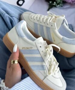 Cute Casual Shoes, Adidas Schuhe Damen, Zapatos Adidas, Dr Shoes, Trendy Shoes Sneakers, Pretty Sneakers, Preppy Shoes, Pretty Shoes Sneakers