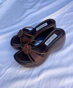 Dr Shoes, Funky Shoes, Boho Hippie, Aesthetic Shoes, Girly Shoes, Shoe Inspo, Swag Shoes, Dream Shoes, Pretty Shoes