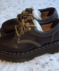Doc Martens Brown Shoes, Cute Shoes Casual, Low Doc Martins, Shoes Leather, Shoes For Me, Shoes Fall, Platforms Shoes, Y2k Shoes Aesthetic