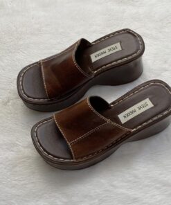 Brown Sandles, Comfortable Everyday Shoes, Sandals With Heels, Sandal Inspo, Brown Summer Shoes, Vintage Shoe, 90s Summer Shoes