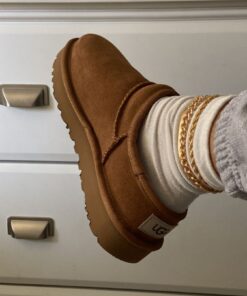 Uggs Chestnut Mini, Comfy Slip On Shoes, Slippers With Socks, Stylish Everyday Shoes, Trendy Shoes For Teens, Women's Fall Shoes, Trending Women Shoes