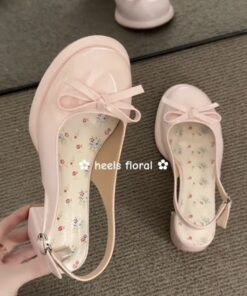 Chaussures Crocs, Shoes Heels Classy, Shoes Outfit Fashion, Fancy Shoes, Aesthetic Shoes, Girly Shoes, Shoe Inspo, Swag Shoes, Dream Shoes