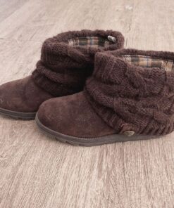 Brown Noots, Foldover Uggs, Cute Shoes Fall, 2000 Uggs, Feminine Winter Boots, 15 Shoes, Cute Short Boots, Boots Winter, Vintage Uggs
