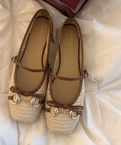 Elegant Ballet Flats, Shoes To Wear In Europe, Luxury Flat Shoes, Italian Summer Shoes, Flat Shoes Women Classy, Ballet Flat Aesthetic
