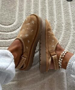 Doc Marten Slippers, Comfy Platform Shoes, Winter Church Shoes, Shoes Everyday, Embroidered Clogs