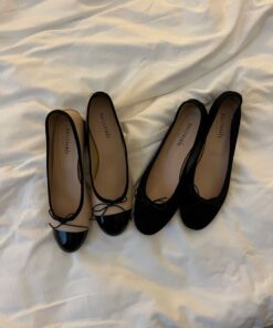 Flats Shoes Aesthetic, Black Flats Outfit Aesthetic, Valet Shoes, Ballet Flat Aesthetic, Aesthetic Flats, Ballerina Flats Aesthetic, Flats Aesthetic