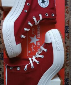 Cute Converse, Pretty Sneakers, Cute Shoes Heels, Expensive Shoes, Fashion Shoes Heels, Shoes Outfit Fashion, Fancy Shoes, Cute Sneakers