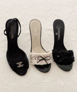 Pretty Heels, Chanel Heels, Mode Chanel, Dr Shoes, Chanel Vintage, Cute Shoes Heels, Fashion Shoes Heels, Nike Schuhe, Heels Classy