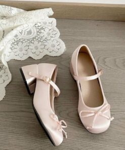Dr Shoes, Cute Shoes Heels, Heels Classy, Fancy Shoes, Cute Heels, Aesthetic Shoes, Girly Shoes, Shoe Inspo, Swag Shoes