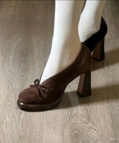 Shoes Similar To Mary Janes, Shoe Aesthetics, Warm Office Shoes, Heels For Winter, Shoe References, Chunky Kitten Heels