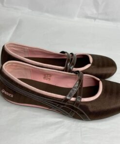 Deer Toe Flats, Asics Ballet Flat, Brown Onitsuka, Asics Ballet Flats, Cute Unique Shoes, Sport Ballet Flats, Asics Vintage, Sneaker Flats, Y2k Flats