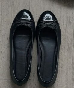 Slip On Flats, Cute Flats Aesthetic, Flats Shoes Aesthetic, Shoes Winter, Ballet Flats Aesthetic, Cute Black Ballet Flats, Ballet Flats Black, Flats Black, Cute Flats