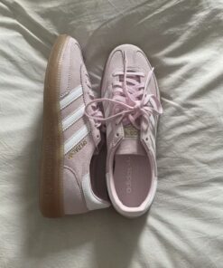 Pastel Pink Shoes, Pink Sambas, Shoes Pink, Pretty Sneakers, Shoe Wishlist, Adidas Sneaker, Adidas Schuhe, Nike Schuhe, Adidas Shoes Women