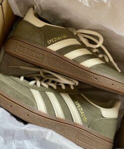 Adidas Autumn Shoes, Olive Green Adidas Spezial, Adidas Samba Olive, Shoes Olive Green, Olive Green Spezials