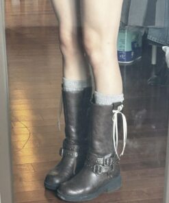 Cute Boots Aesthetic, Boots Aesthetic Vintage, Characters With Brown Boots, 2000s Style Boots, Downtown Girl Shoes, Downtown Girl Boots