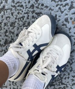 Shoes Spring, Shoes Inspo Women, Sneakers Inspo, Cute Shoes Aesthetic, Blue And White Shoes, Onitsuka Tigers, Zapatos Adidas