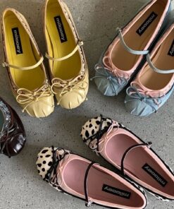 Funky Flats, Funky Shoes Outfit, Cute Flats Aesthetic, Casual Ballet Flats With Bow, Flats Shoes Aesthetic, Trendy Spring Ballet Flats