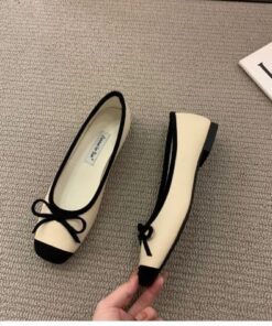 Flat Classy Shoes, Cute Flats Aesthetic, Flats Shoes Aesthetic, Coquette Style Shoes, Aesthetic Flats, Aesthetic Flat Shoes, Flats Aesthetic, Old Money Girl Shoes