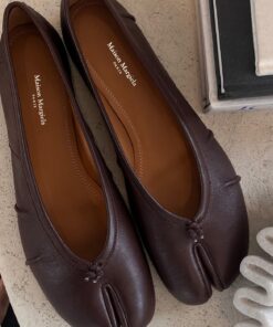 Tabby Ballet Flats, Tabby Shoes, Brown Tabi Shoes, Burgundy Tabi Flat Shoes, Brown Tabi, Raboesy Tabi Flats, Ballet Tabi, Tabi Shoes Flats, Tabbies Shoes