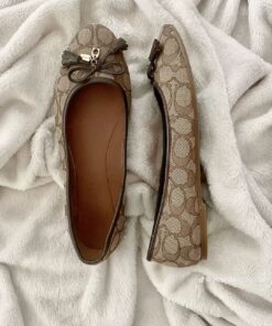 Coach Ballet Flats Outfit, Church Shoes, Uggs Ballet Flats, Coach Ballet Flats, Flat Shoes Outfit, Ballet Flats Outfit, Shoes For School, Coach Flats