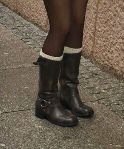 Old Timey Boots, Boots Aesthetic Outfit, Gilmore Girls Boots, Downtown Girl Boots, Brandy Melville Boots, Fall Boot Aesthetic, Fall Boots Aesthetic