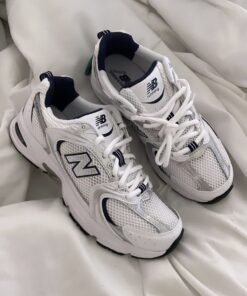 Cute Shoes For College, Sneakers Girls, Shoes For Everyday, New Shoes Women, N Shoes, Shoes For Woman, Trendy Shoes New Balance