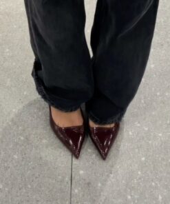 Red Pointy Heels, Burgundy Pointed Heels Outfit, Dark Red Heels Outfit, Red Pumps Aesthetic, Pointed Heels Outfit Aesthetic