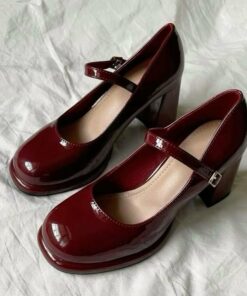 Dr Shoes, Party Pumps, Heels Classy, Chic Shoes, Sapatos Confortáveis, Aesthetic Shoes, Girly Shoes, Red Heels, Dream Shoes