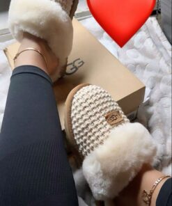 Women's Cozy Slipper, Oh Yeah Uggs Outfit, Cute Ugg Slippers, Ugg Cozy Slippers Outfit
