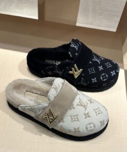 Luis Vuitton Slippers, Louie Shoes, Designer Shoes Women, Sliders Shoes, Louis Slippers, Fluffy Lv Slides, Louis Vuitton Fluffy Slides, Louis Vuitton House Shoes